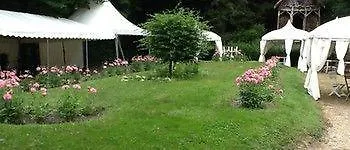 Chateau De Bonnevaux Couette-café 3*